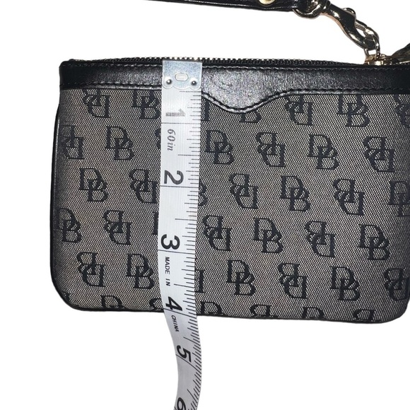 EUC Dooney & Bourke Vintage Black Leather Wristlet Wallet w/ Key Ring & Strap - Picture 11 of 11